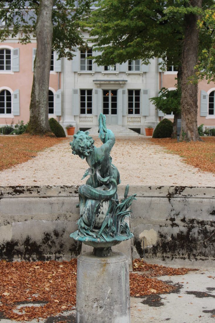 ferney Voltaire Le château avec fontaine