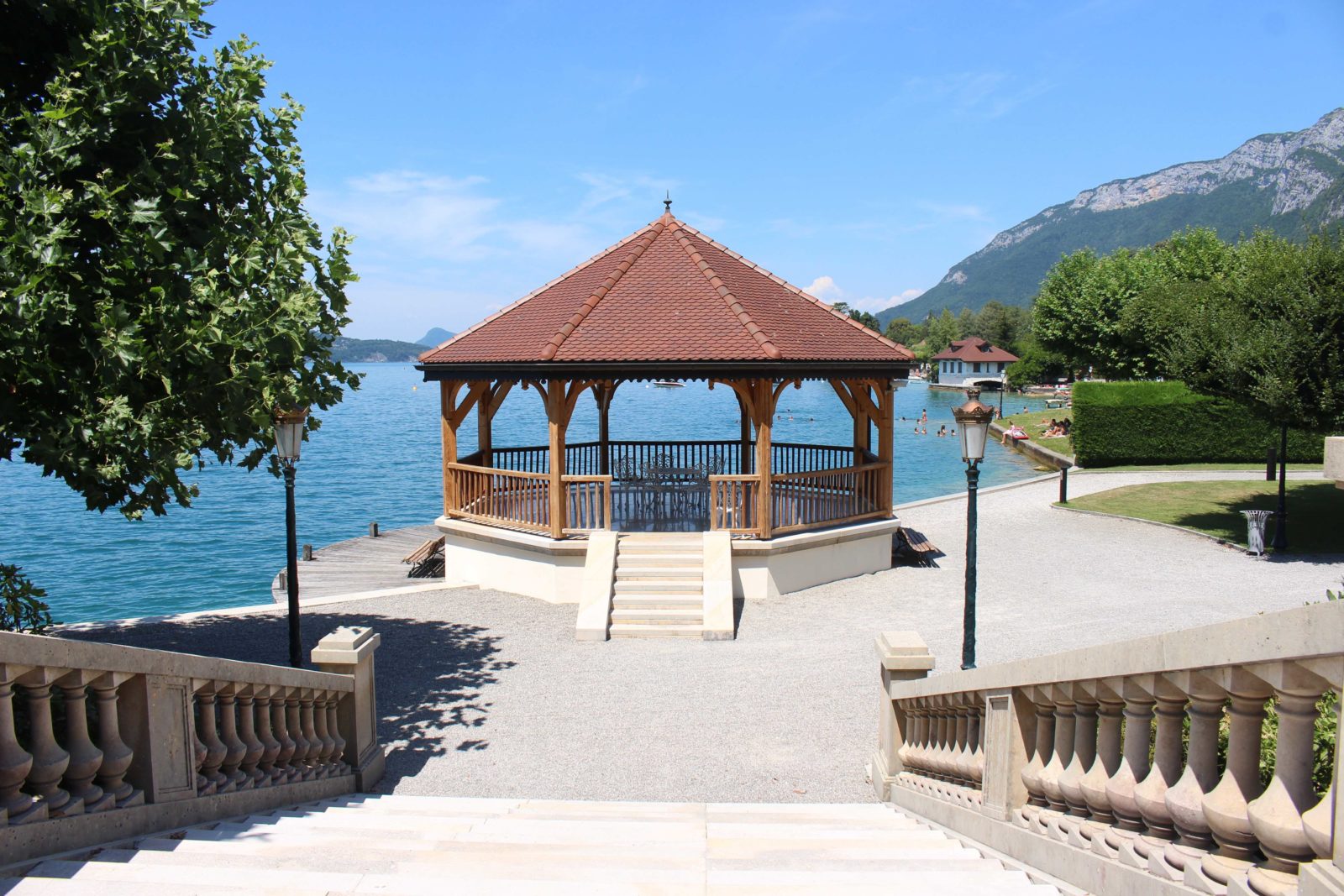 Le Palace de Menthon vue sur le kiosque