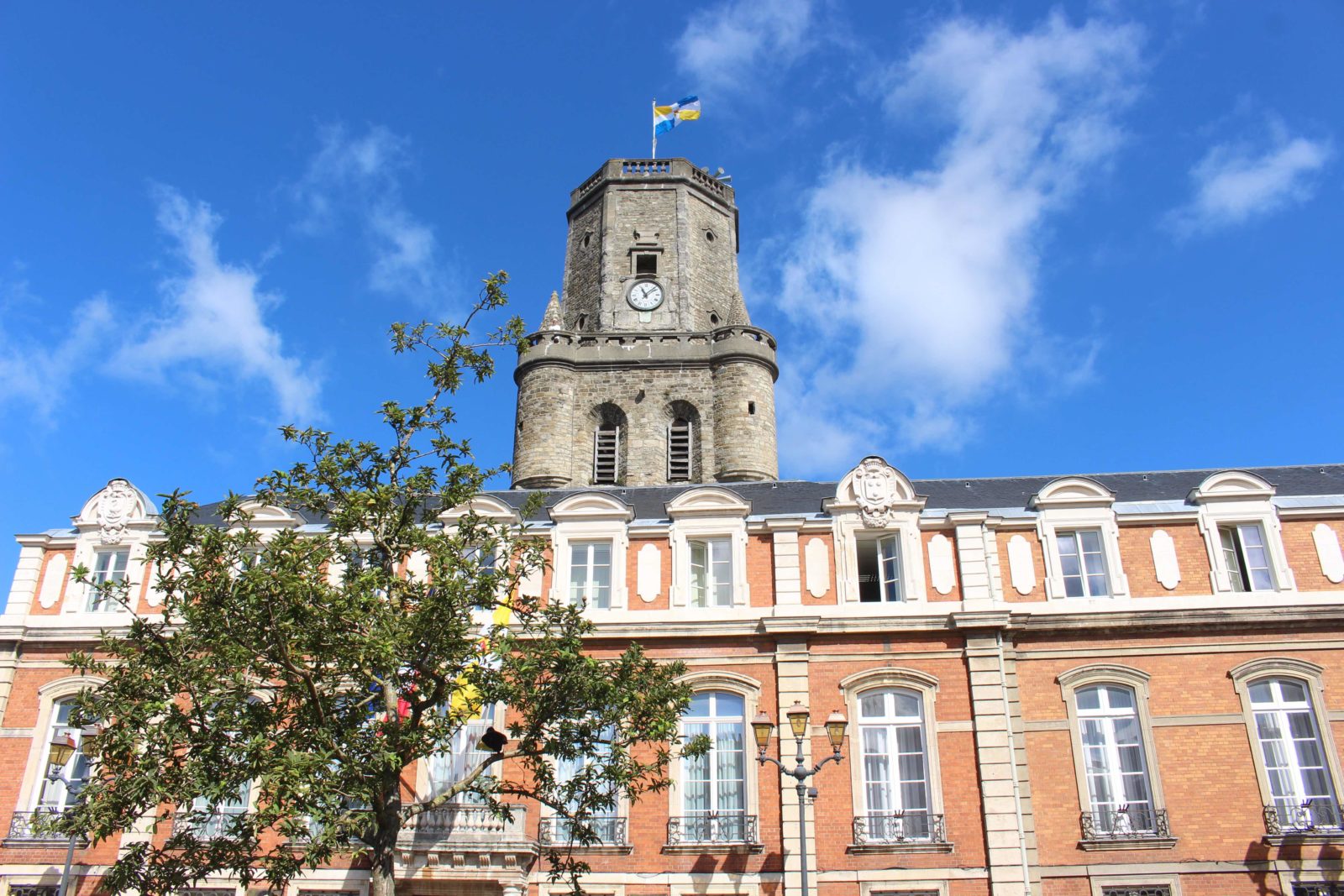 Boulogne-sur-Mer Hotel de ville et beffroi