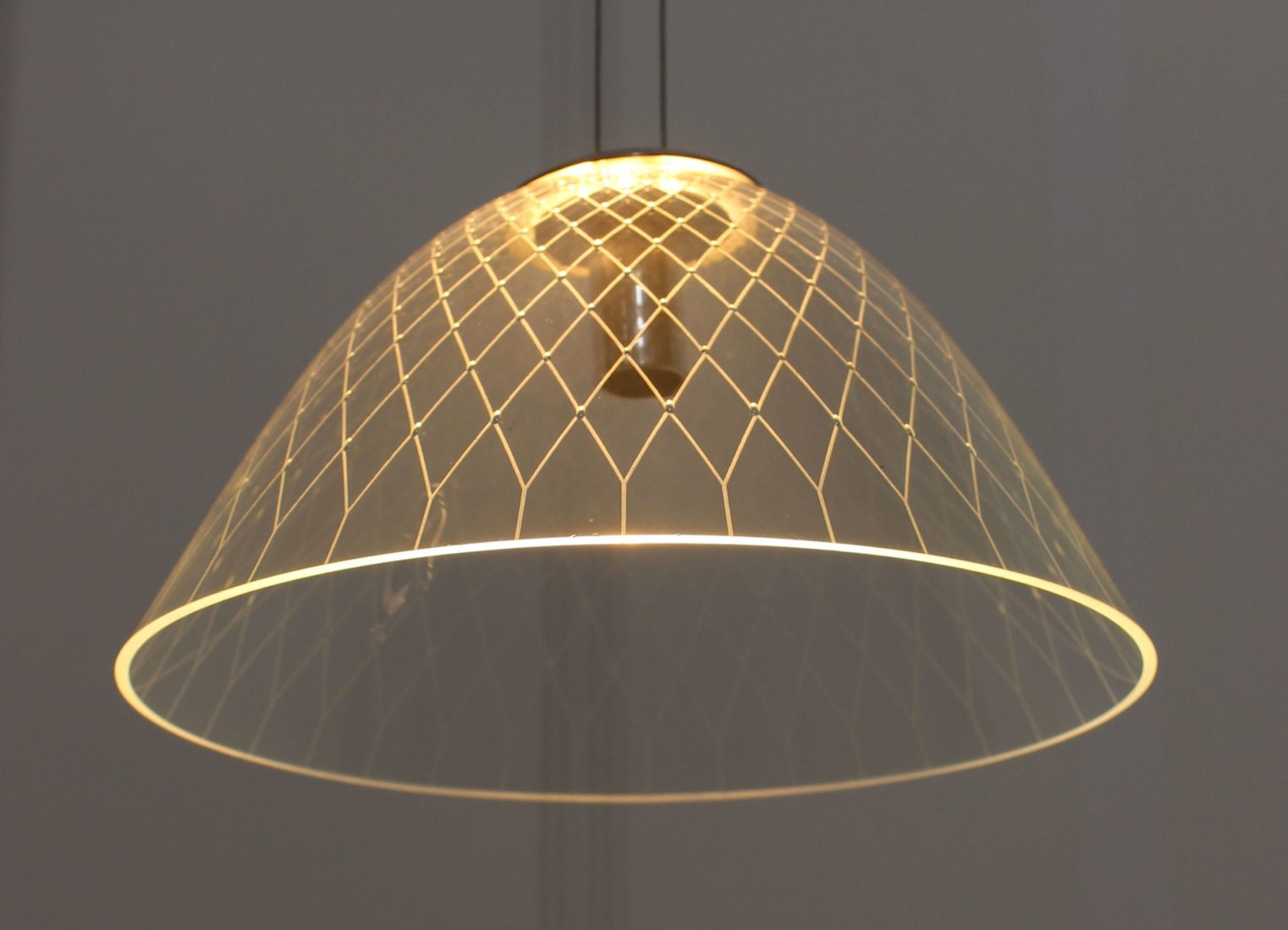 francoise Bolli luminaire avec triangles