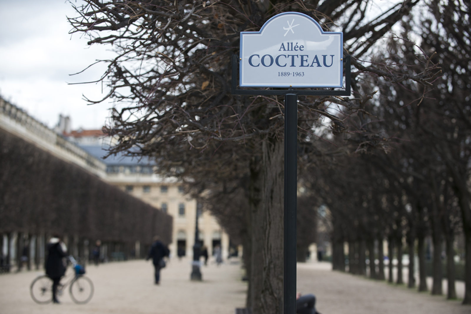 Paris Domaine National Du Palais Royalallees Cocteau Et Colette Et Bancs Poemes Fyk Mag