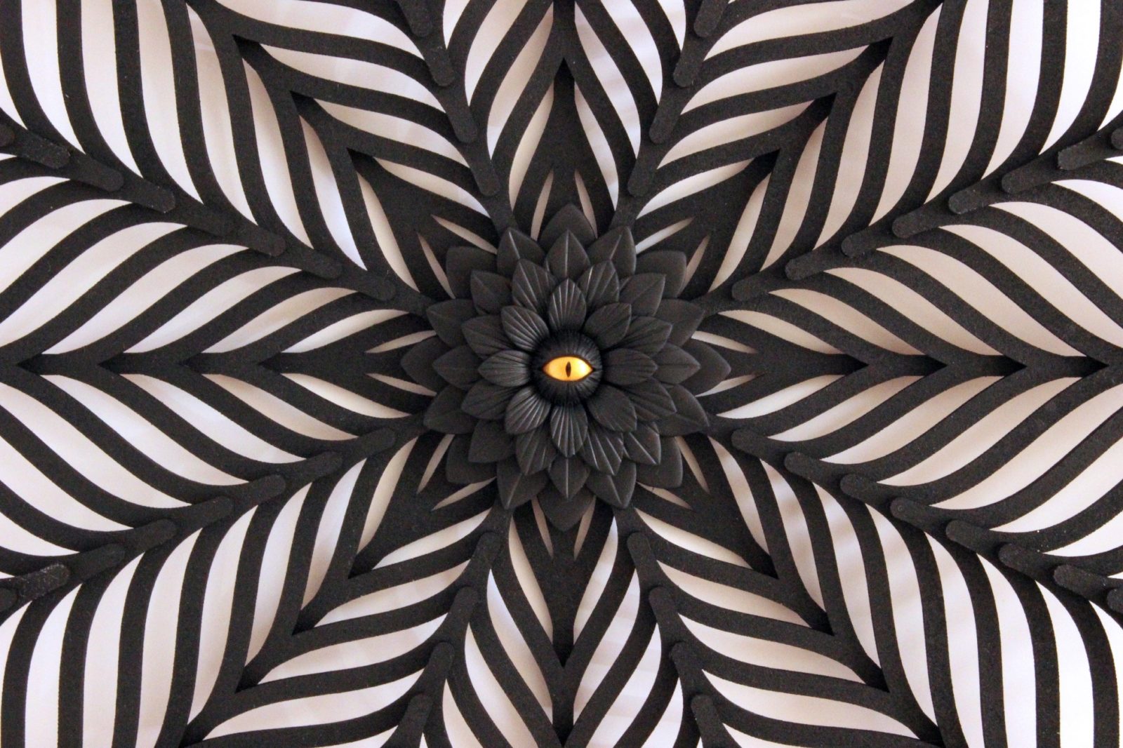 Calais cité dentelle et mode Dorothée Vantorre_Dark flower 3
