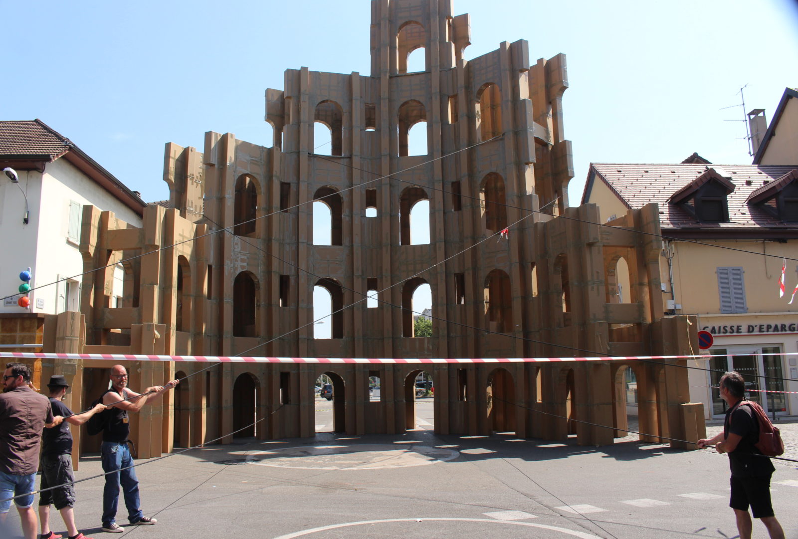 Ferney-Voltaire destruction du château en carton 