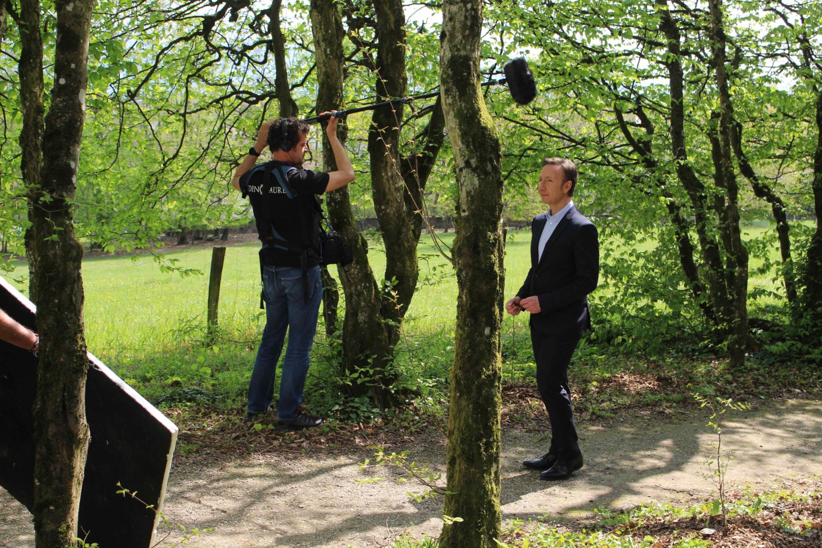 Ferney-Voltaire tournage Stéphane Bern sous la charmille