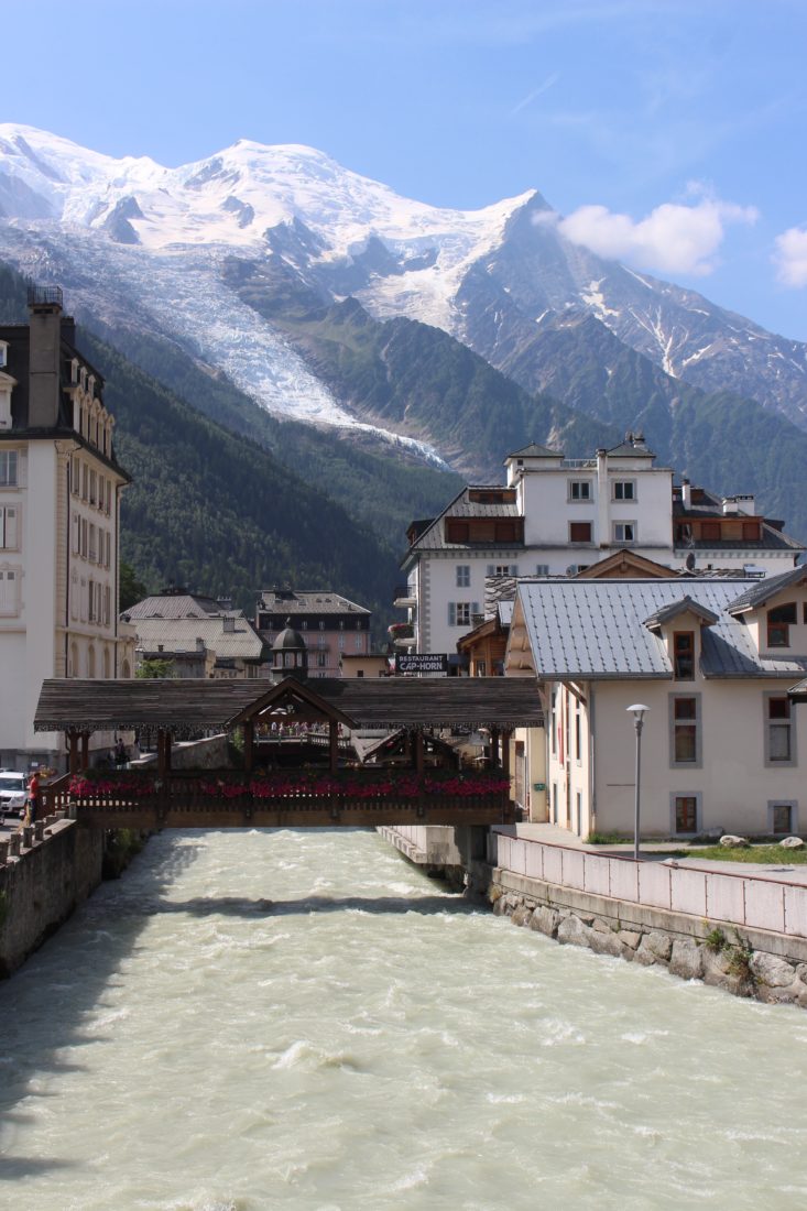 Chamonix vue sur le pont de bois