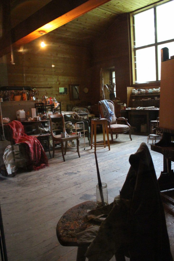 Atelier de Balthus Rossinière fauteuil, pinceaux