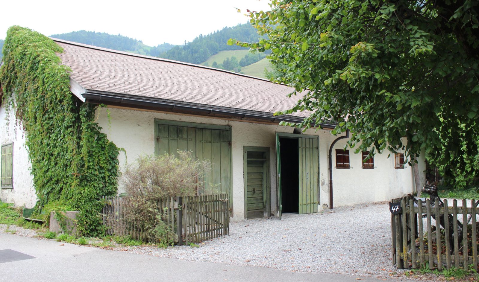 Vue extérieure de l'atelier de Balthus Rossinière