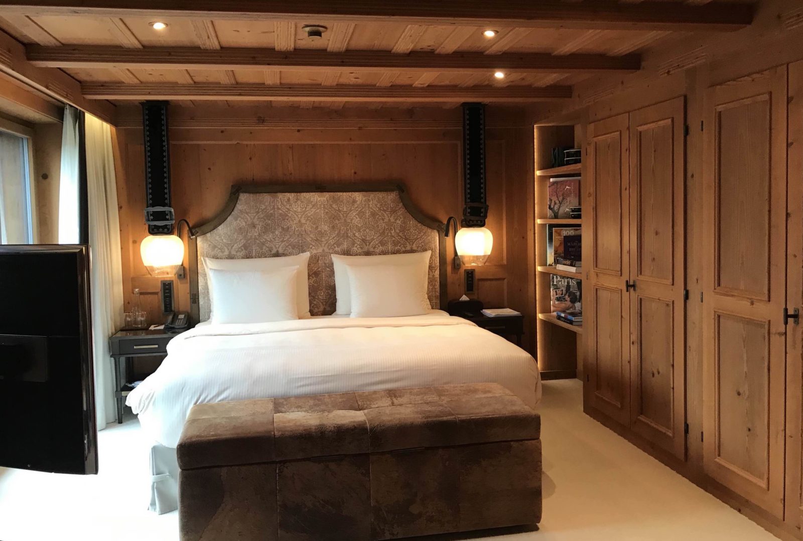 Hôtel Alpina Gstaad lit suite 