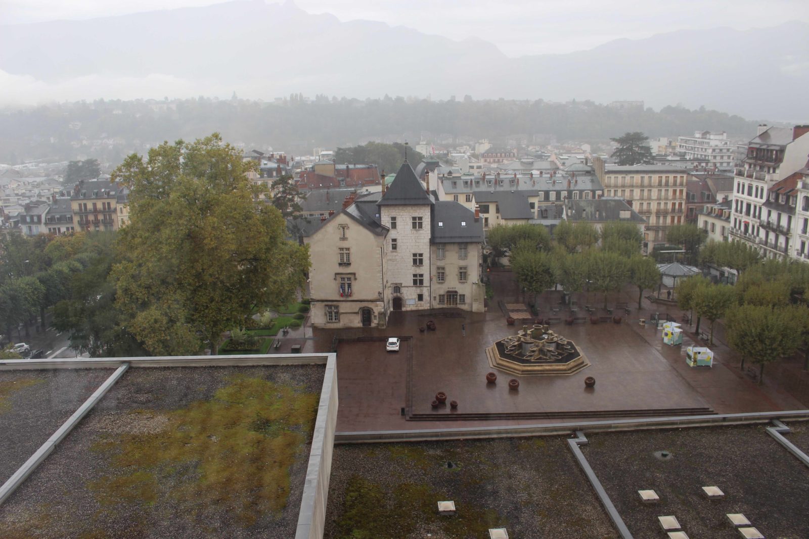 Vue d'Aix-les-Bains place de la mairie