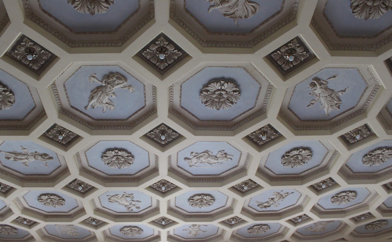 Aix-les-Bains, plafond du salon du Splendide