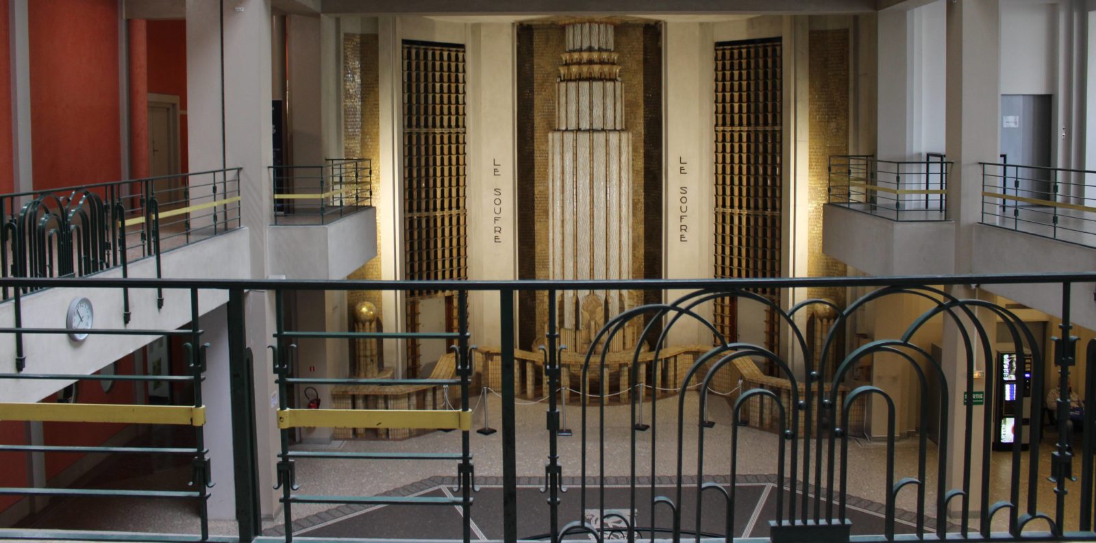 Les thermes d'Aix-les-Bains fontaine prétrifiée