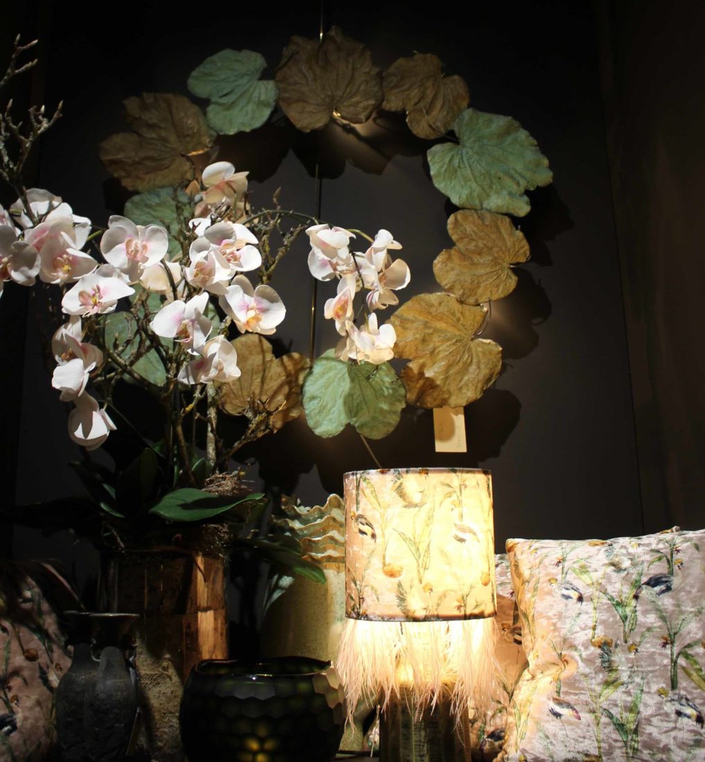 Rémy Jaggi Intérieurs à Lausanne fleurs, lampe, coussin