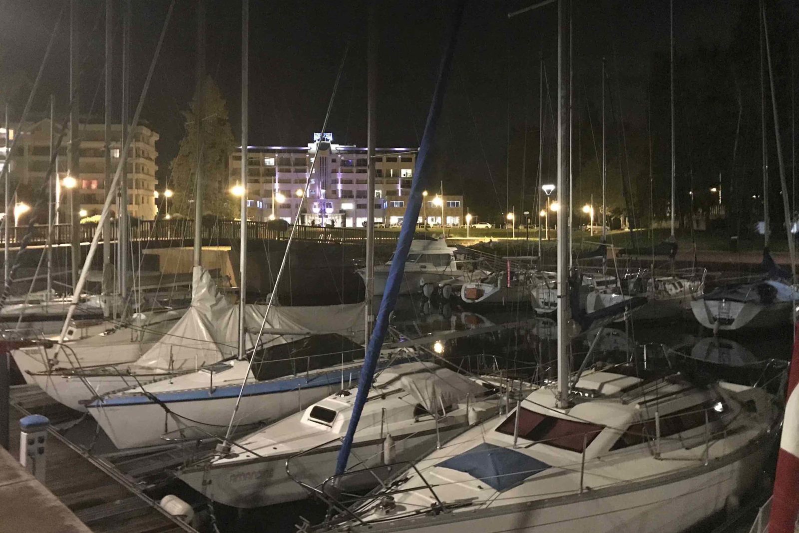 Aix-les-Bains la Marina de nuit