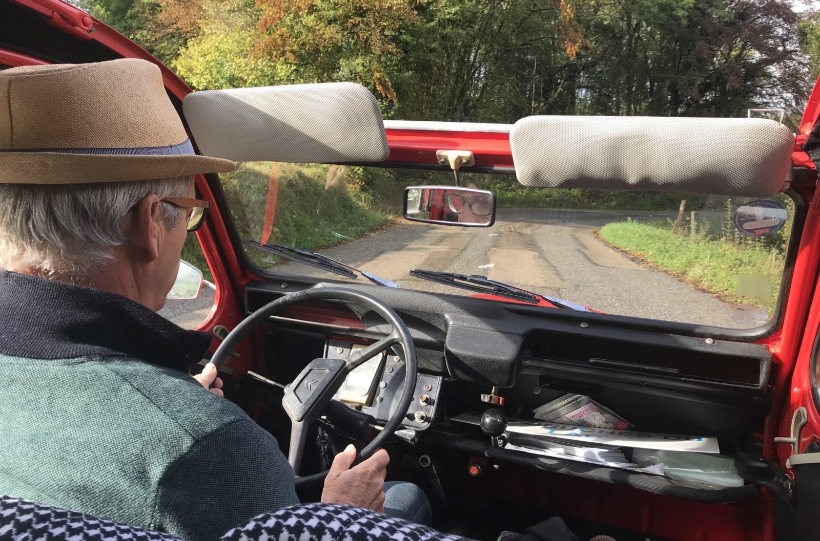 Les Deuche du Lac Patrice Albert au volant