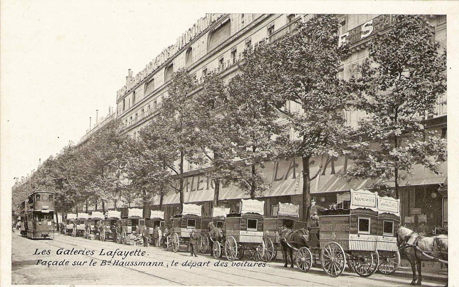 Galeries Lafayette Paris Haussmann le départ des voitures