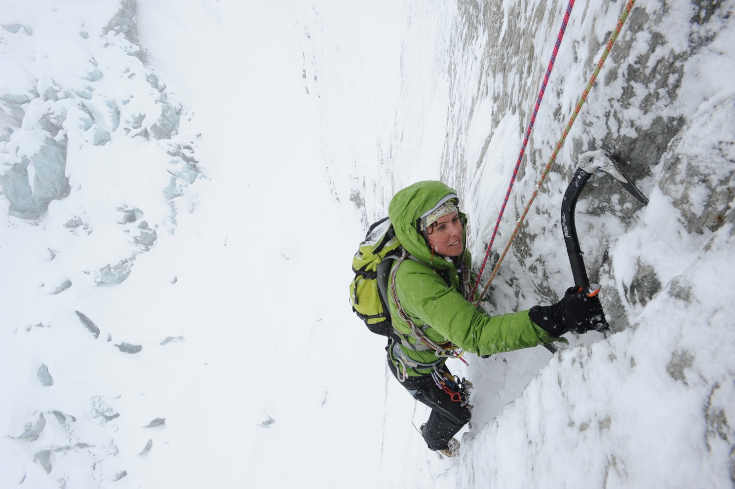 Alpinisme inscrit à l’UNESCO - une alpiniste en action