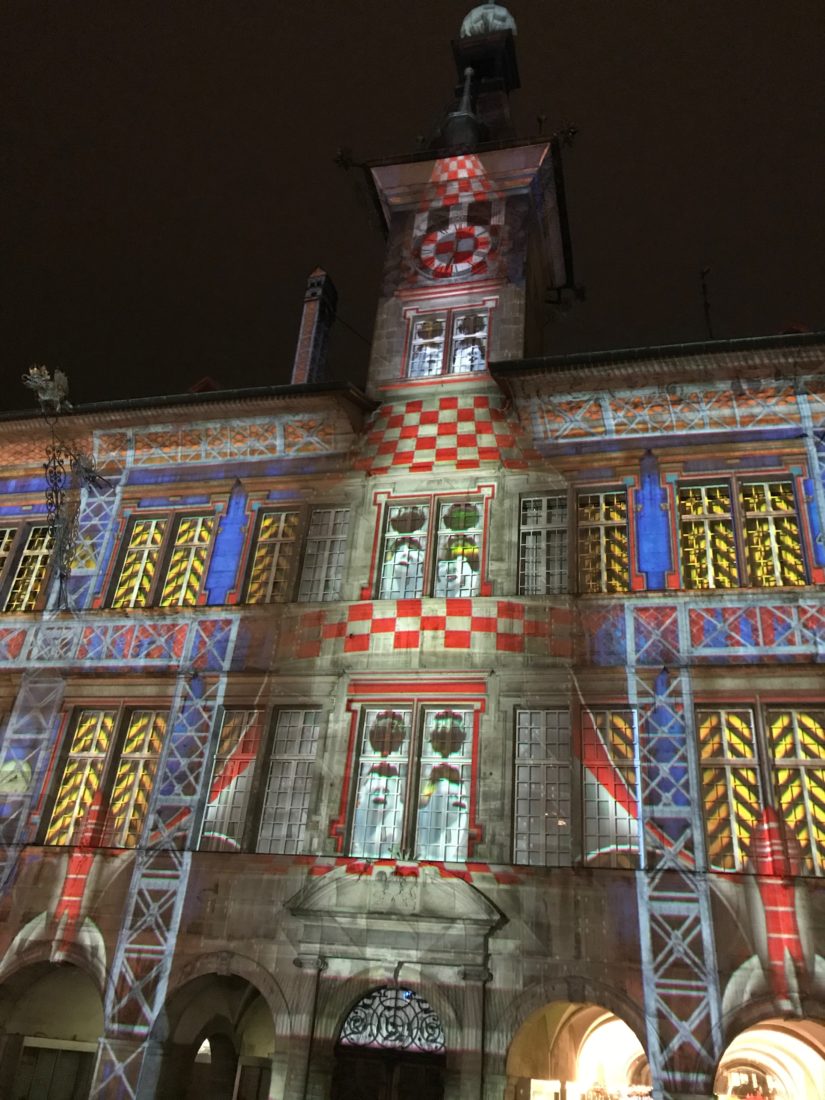 Lausanne ~ Place de la Palud hôtel de ville illuminé couleurs