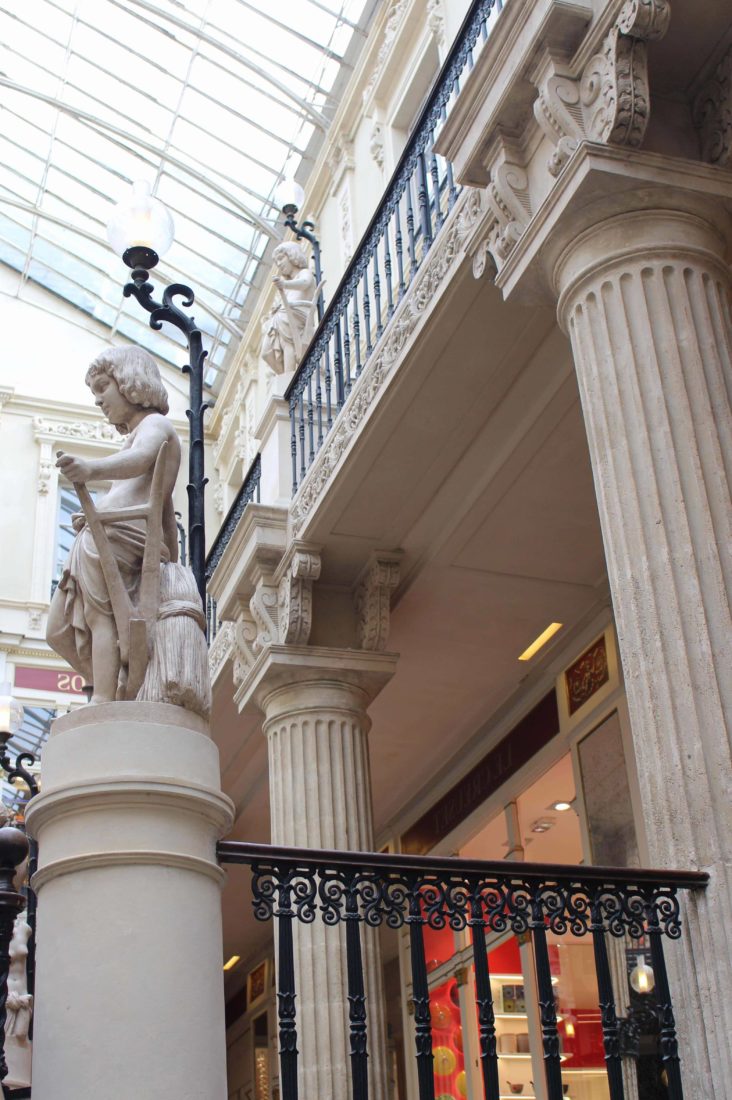 Nantes passage Pommeraye sculptures