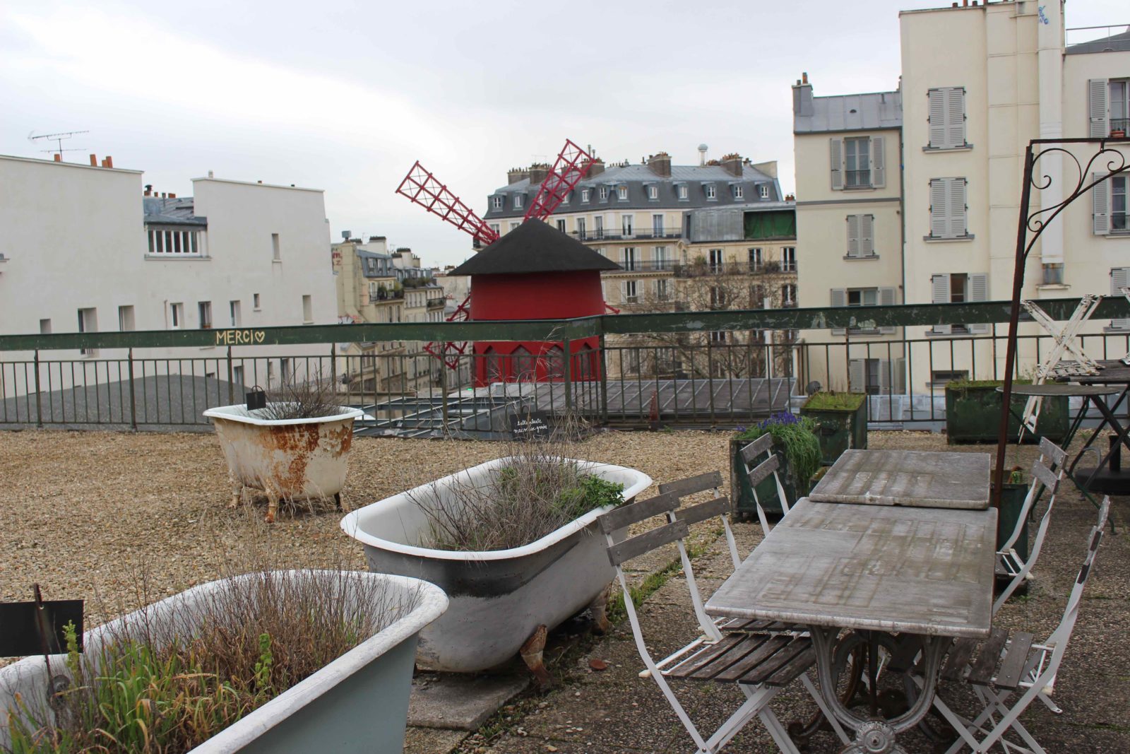 Cité Véron Paris terrasse Boris Vian Prévert - Moulin Rouge