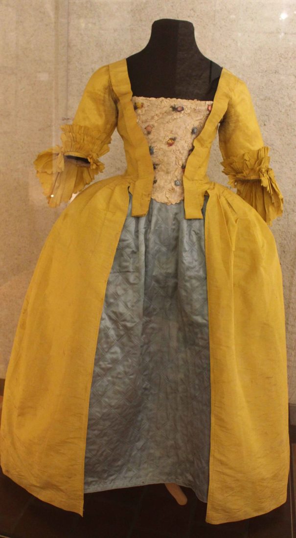 Manteau de robe à l'ancienne, jaune serin