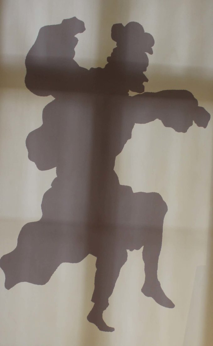 Ferney-Voltaire silhouette Voltaire dansant