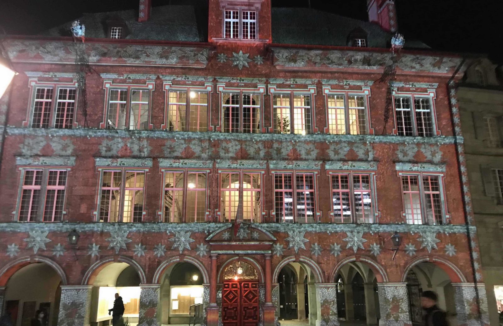 Lausanne Hôtel de ville Illumination en rouge