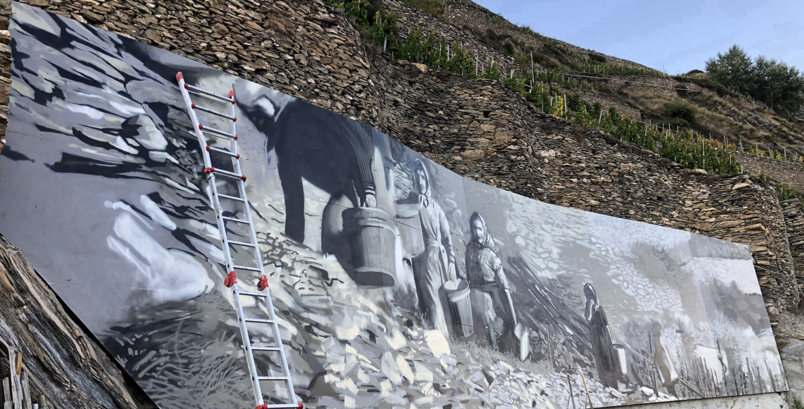 AVW fresque sur le mur de béton Domaine du Mont d'Or Sion