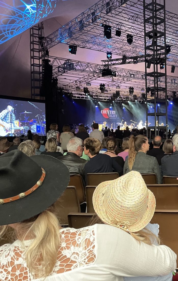 Country Night Gstaad 2021 - spectateurs mère-enfant