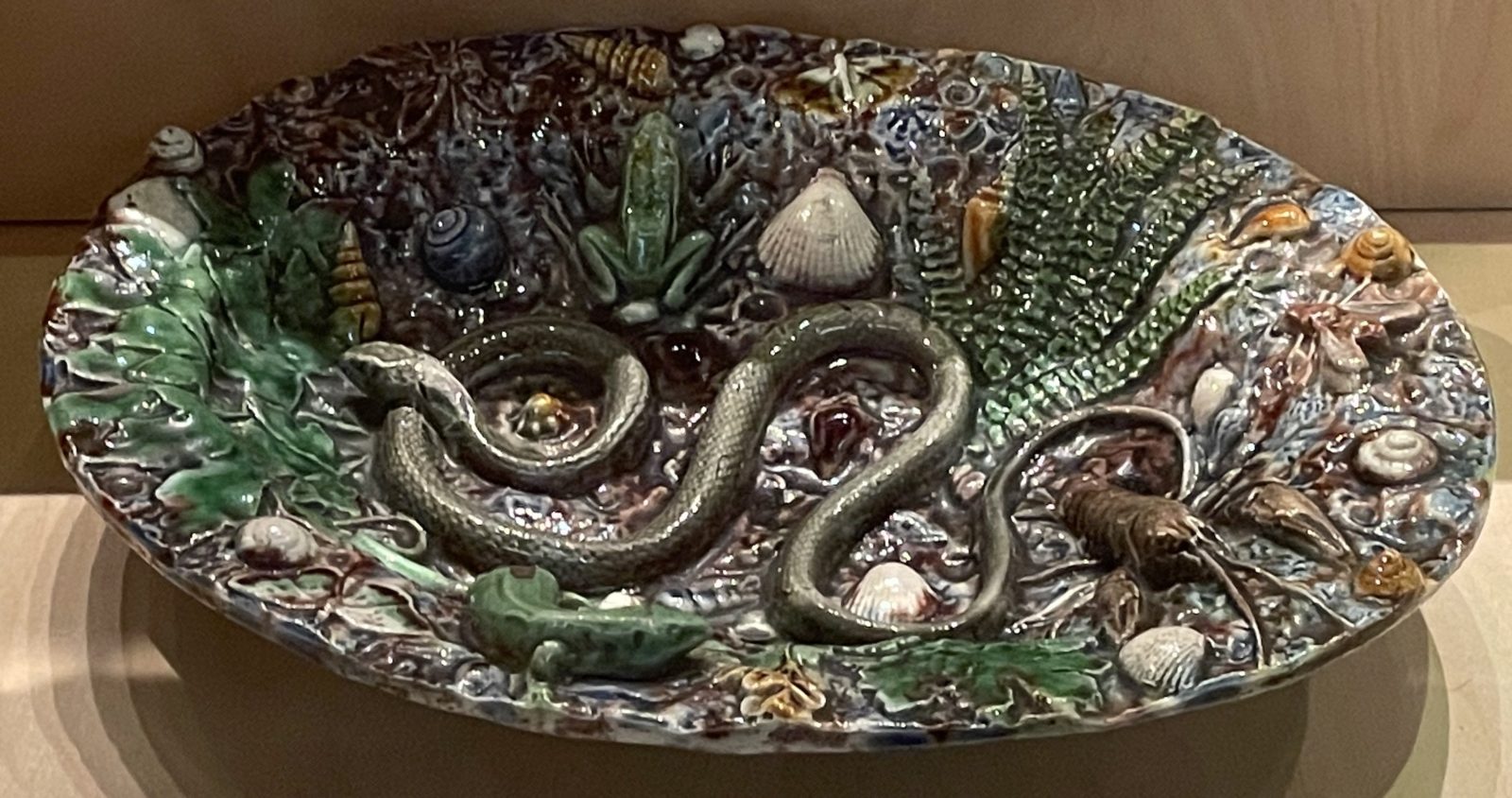 Cabinet de curiosités de Robien Rennes assiette style B. Palissy