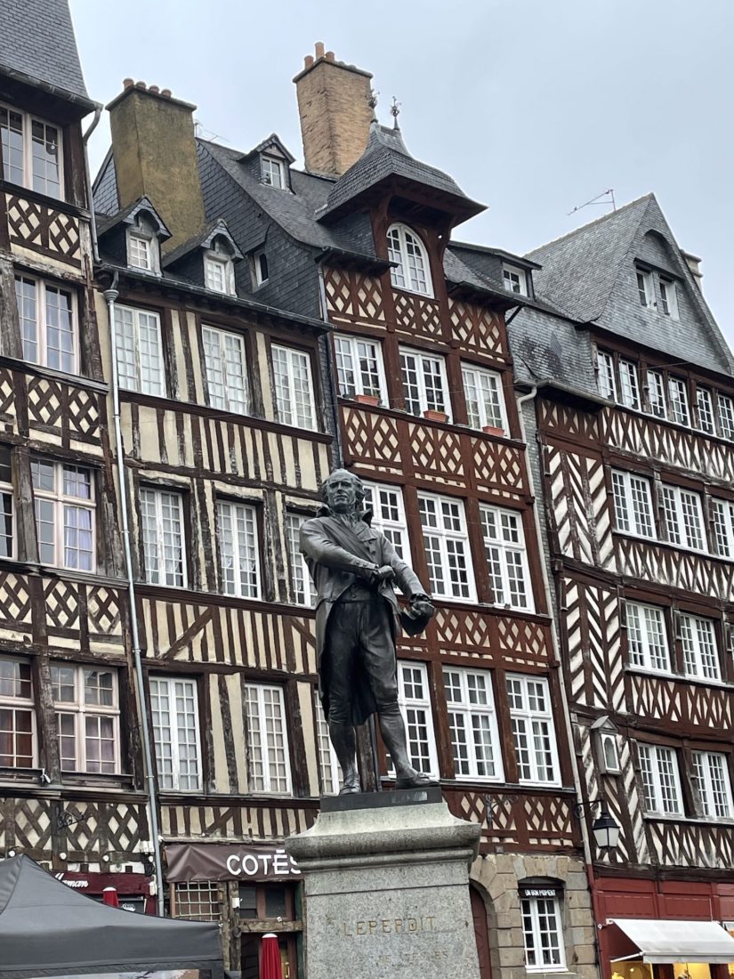 Rennes place du champ Jacquet 