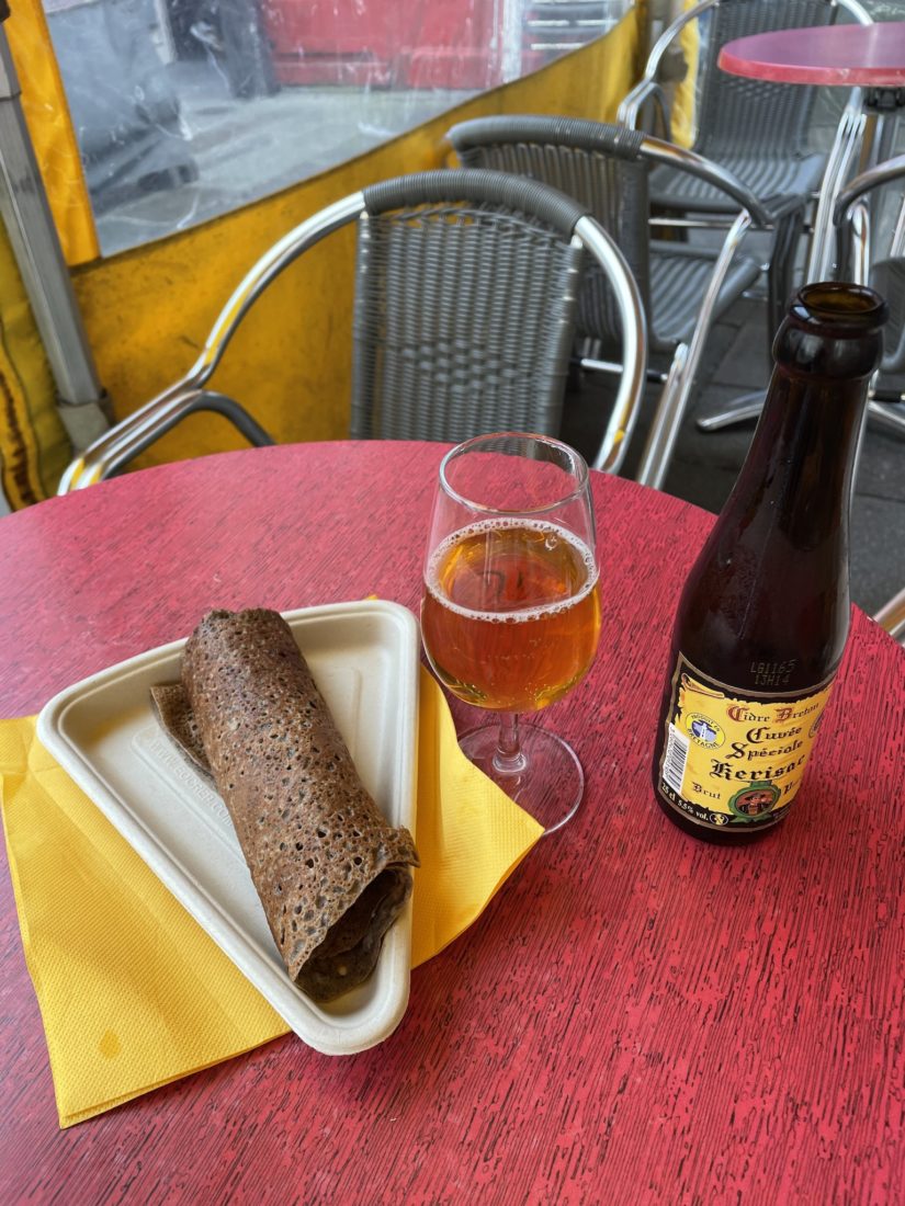 Rennes marché des Lices la galette-saucisse