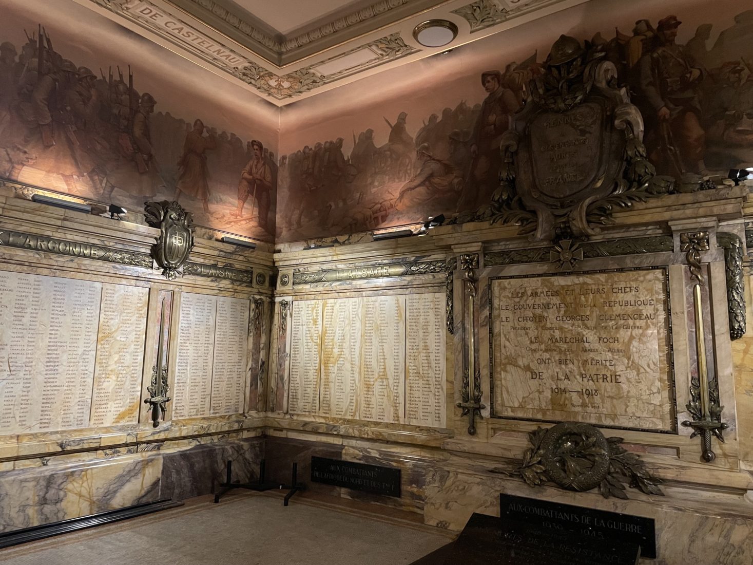 Rennes hôtel de ville monument aux morts