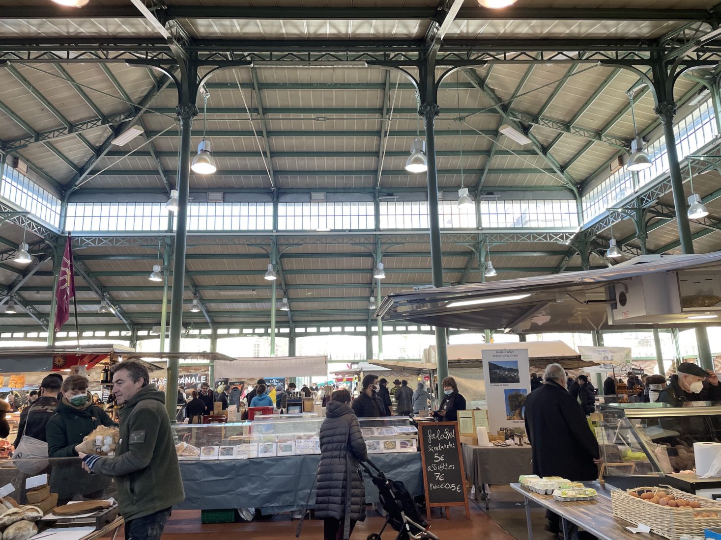 Rennes Place des Lices halles intérieur