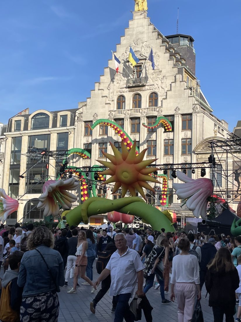 Utopia parade lille 2022 décor grand place