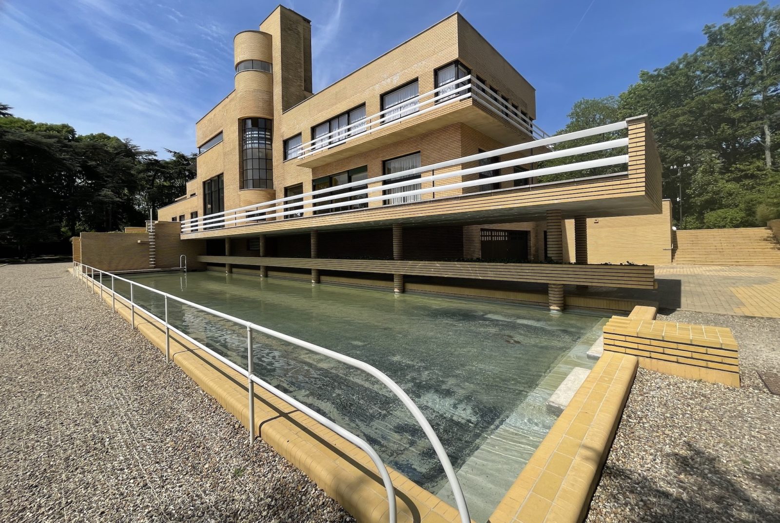 Villa Cavrois vue maison et bassin de natation