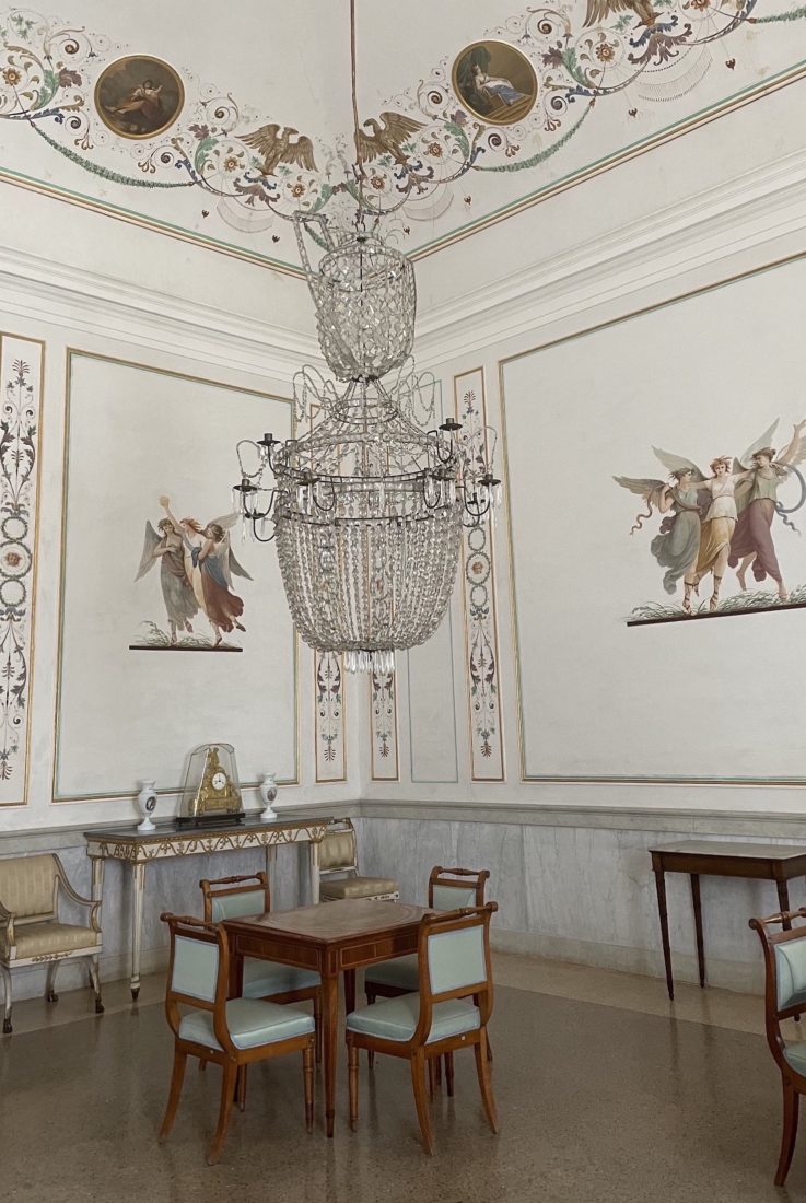 La Villa Pisani lustre, frises fleurs