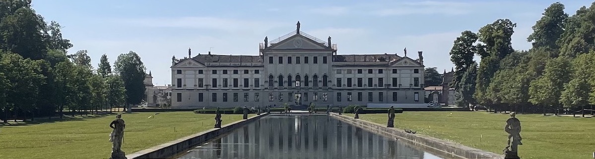 La Villa Pisani et bassin