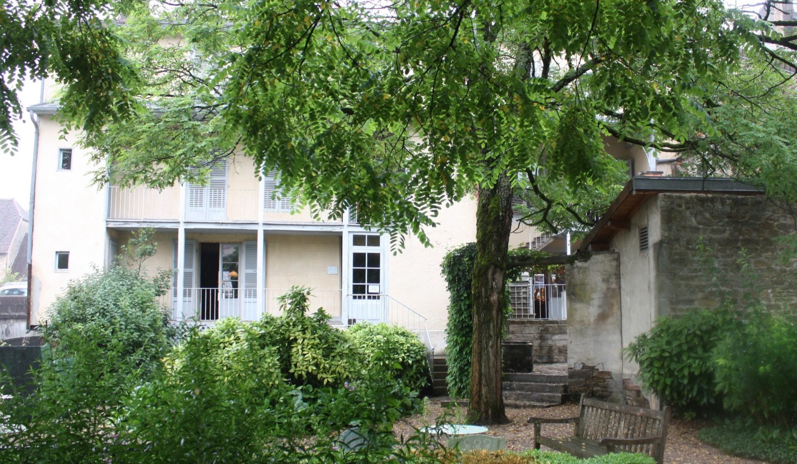 Arbois : Pasteur sa maison vue depuis le jardin