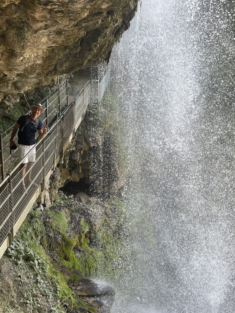 Lac de Brienz : Guillaume sous les chutes Giessbach