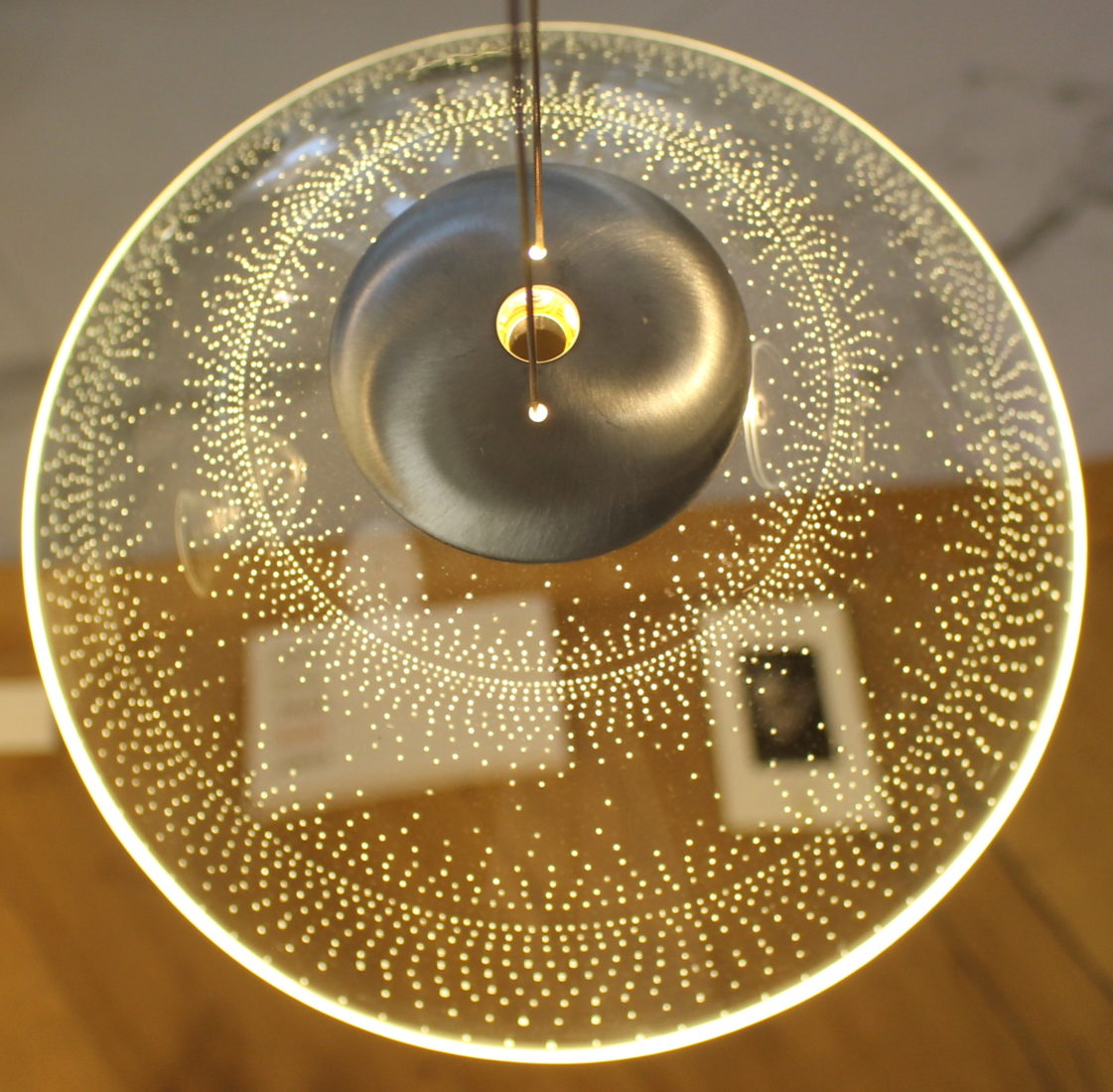 abat-jour en verre petits points Francoise Bolli