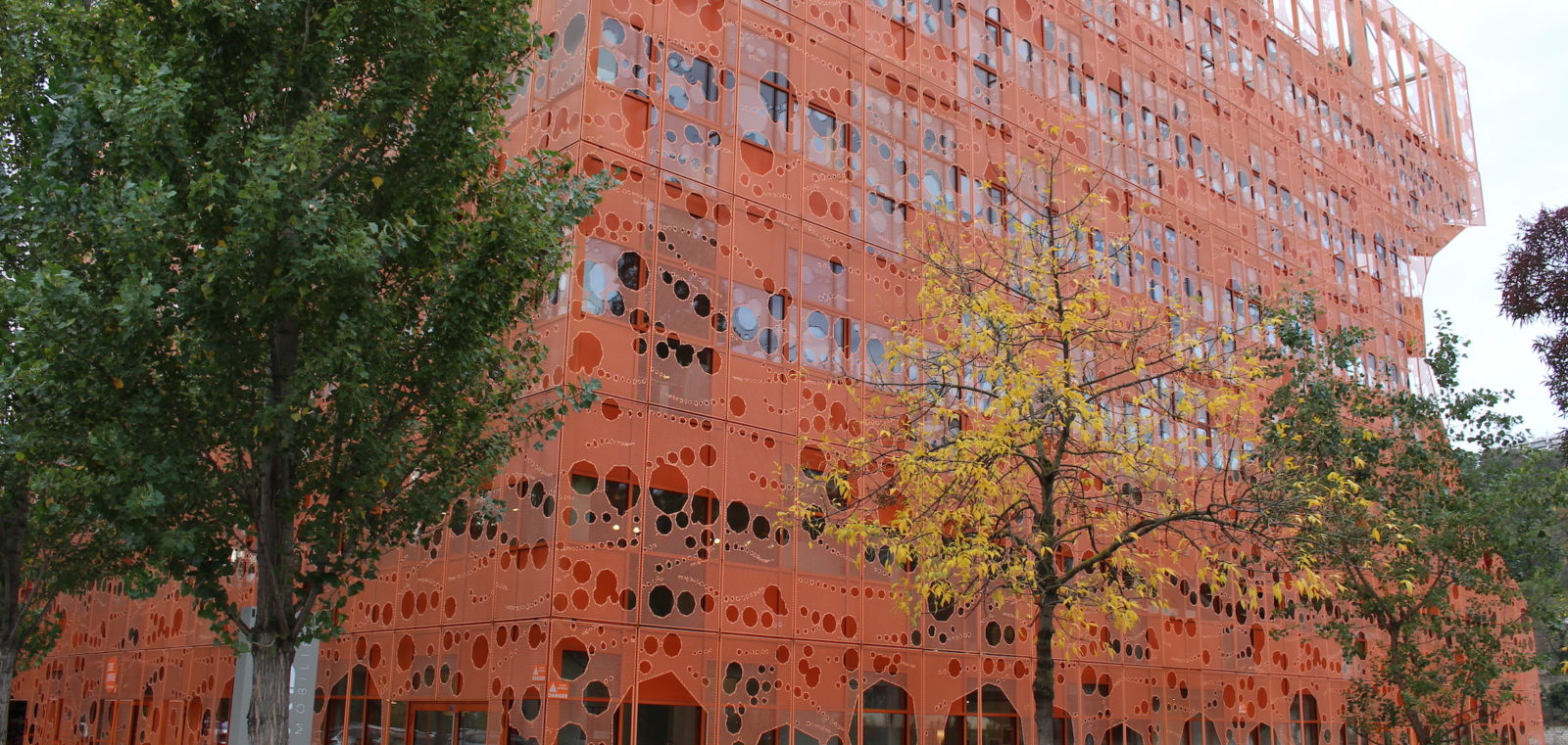 Lyon Quartier Confluences Docks Bâtiment orange