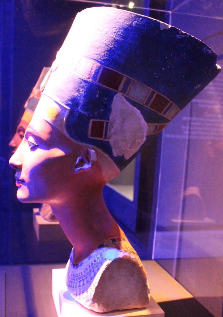 La Sucrière Lyon buste Nefertiti
