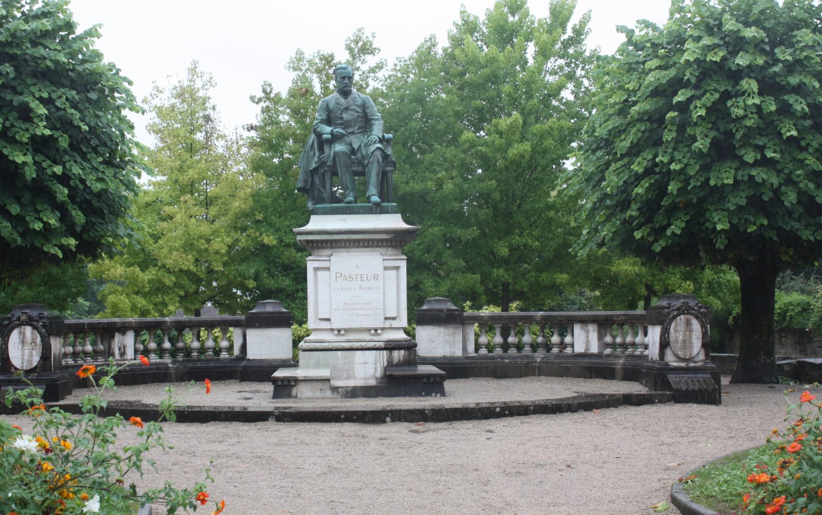 statue arbois Louis Pasteur Philippe Bruniaux Bicentenaire