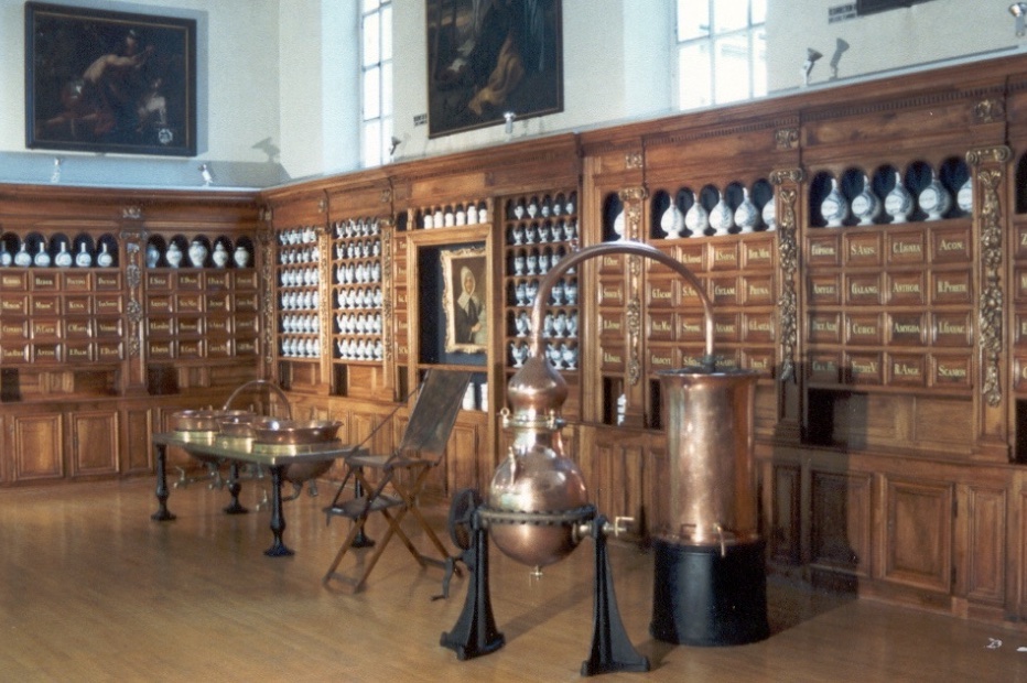 Lyon Grand Hôtel-Dieu apothicairerie  intérieur 