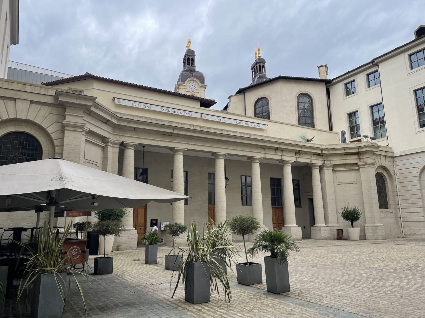 Lyon Grand Hôtel-Dieu cour intérieure (©fk) 