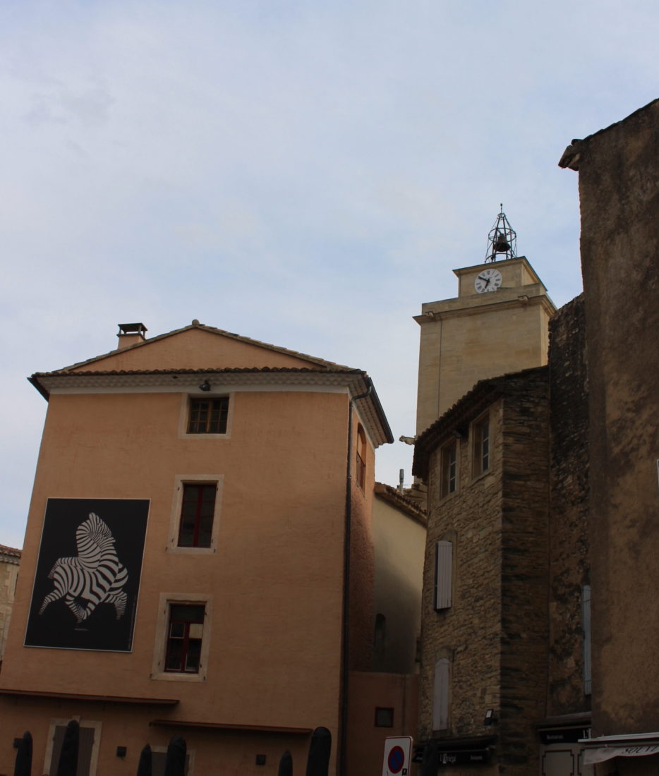 Gordes Vasarely sur les murs