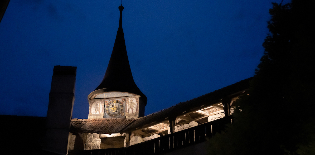 château de Lucens de nuit
