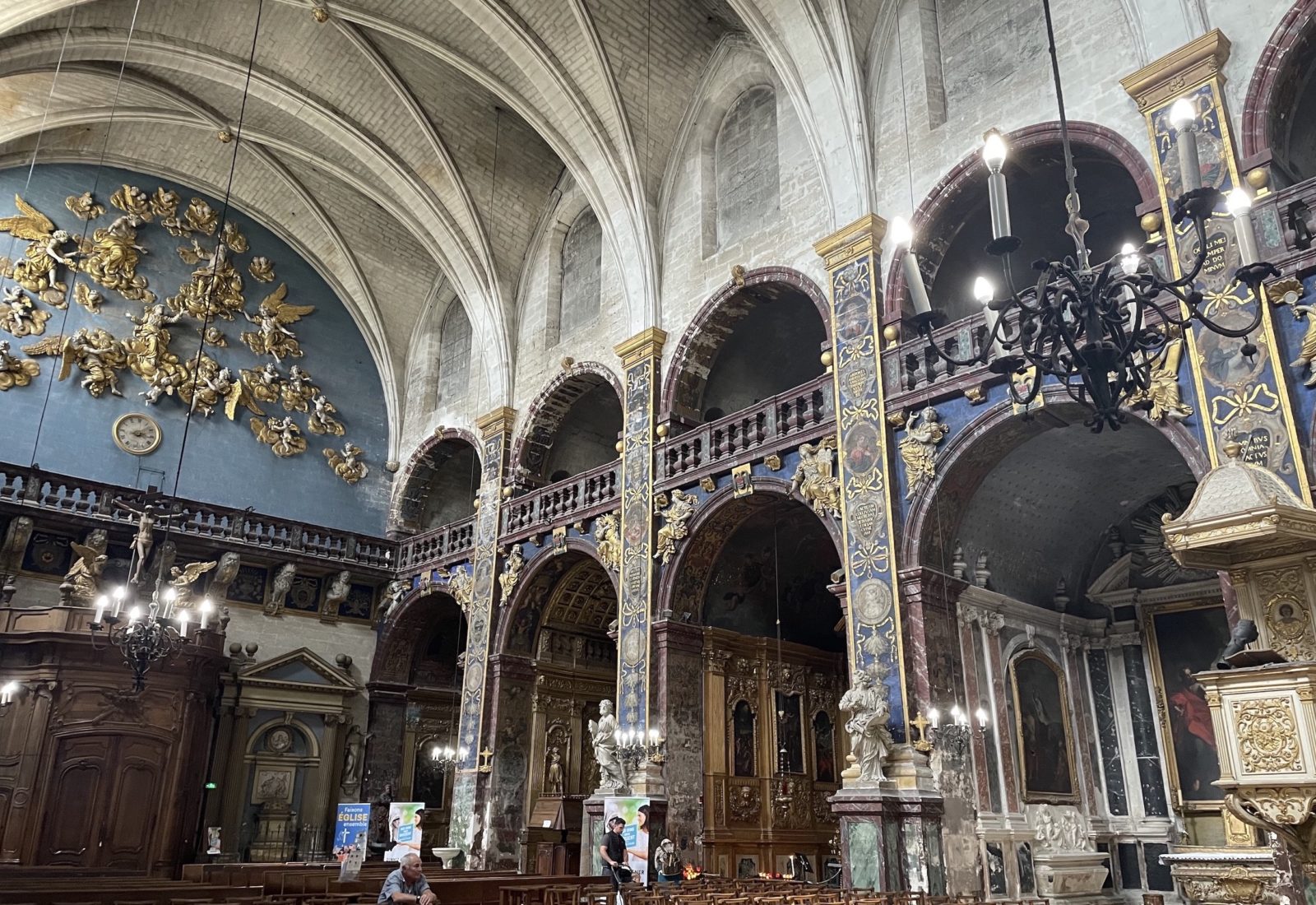 L'Isle-sur-la-Sorgue la Collégiale intérieur