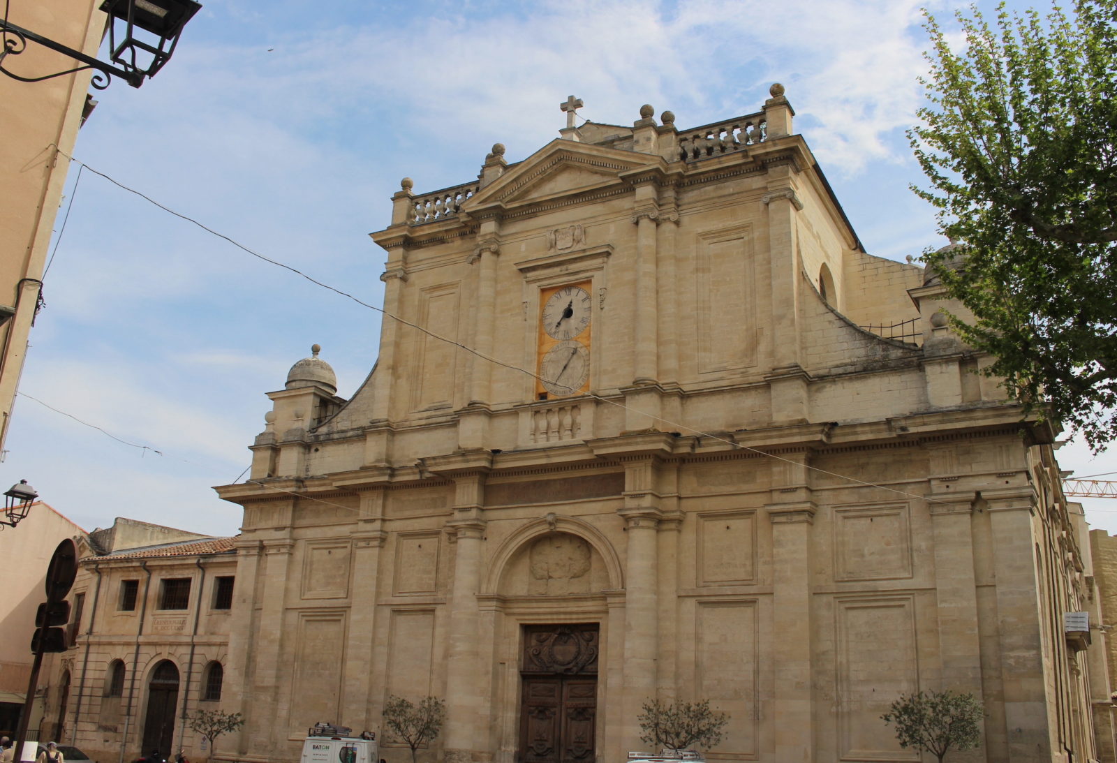 L'Isle-sur-la-Sorgue la Collégiale extérieur