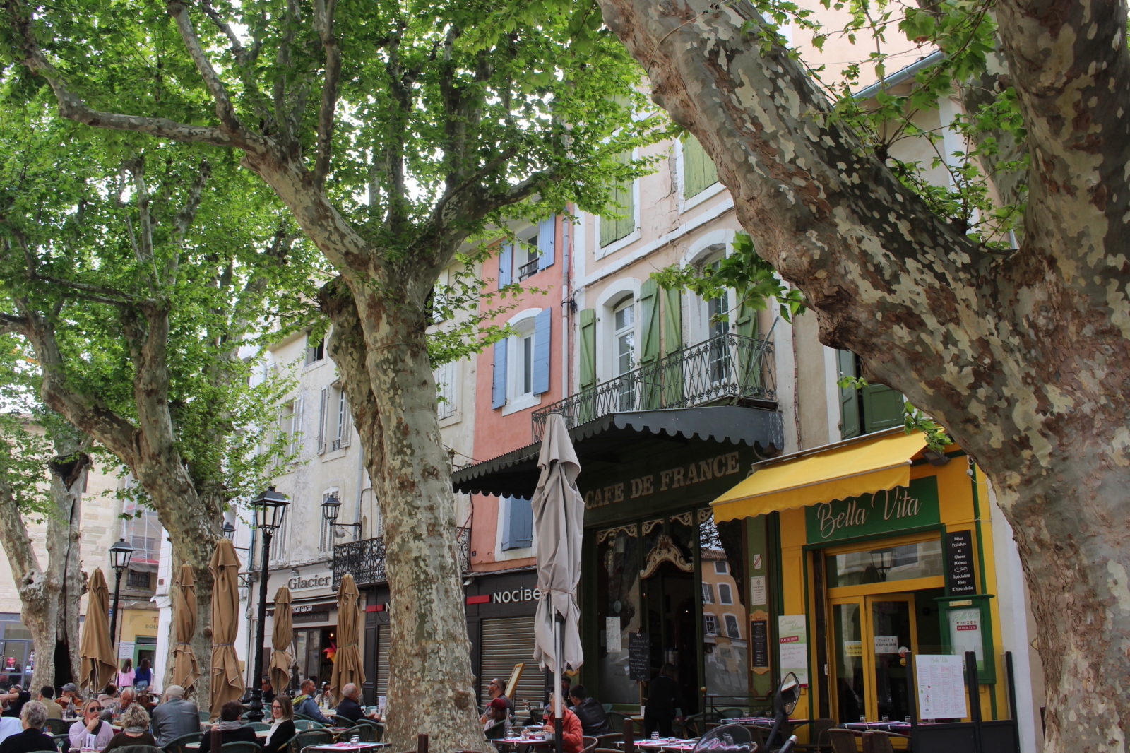 L'Isle-sur-la-Sorgue place de la Liberté 